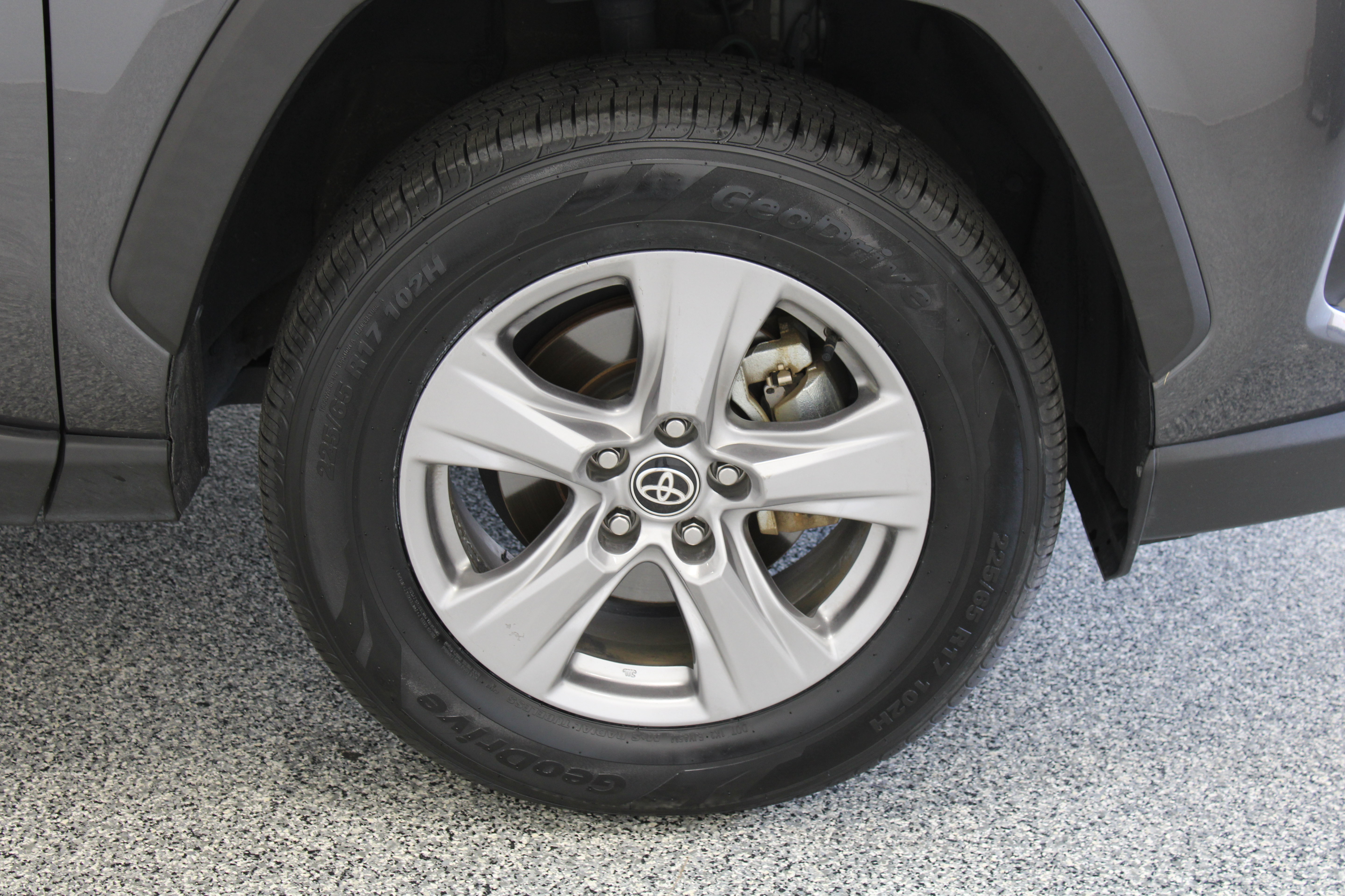 Used 2025 Toyota RAV4 XLE FWD image 5