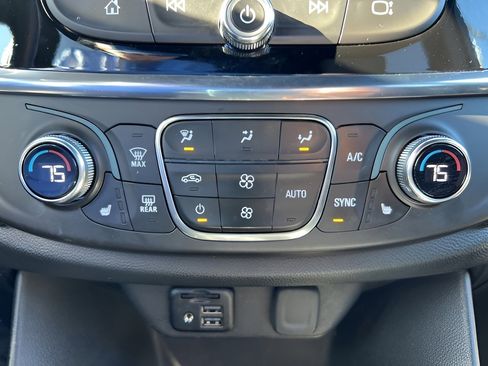 Used 2023 Chevrolet Traverse RS image 13