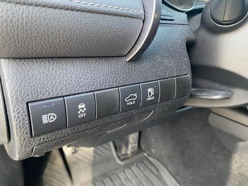 Used 2021 Toyota Camry SE image 16