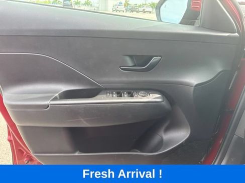 Used 2025 Hyundai Kona SEL FWD image 11