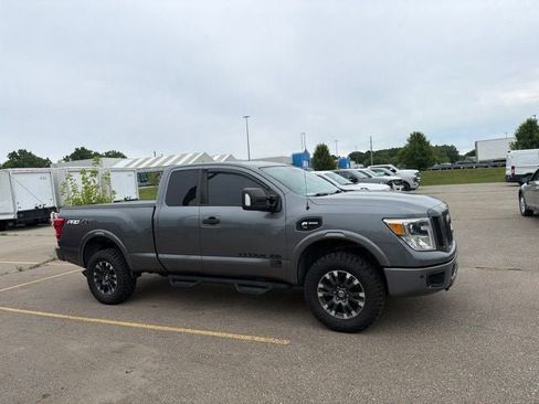 Used 2017 Nissan Titan PRO-4X w/ Pro-4x Convenience Package AWD/4WD image 5