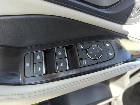 Used 2023 Nissan Rogue SL w/ SL Premium Package image 31