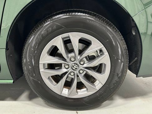 Used 2025 Toyota Sienna XLE image 69