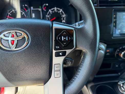 Used 2022 Toyota 4Runner SR5 AWD/4WD image 19