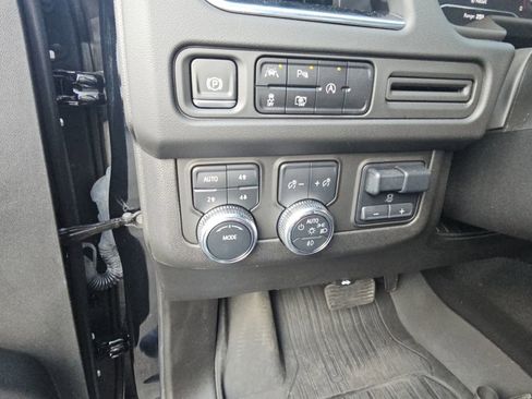 Used 2024 GMC Yukon SLT w/ SLT Premium Package AWD/4WD image 21