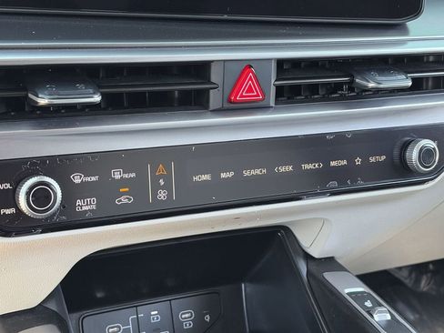 Certified 2025 Kia Sorento EX w/ Panoramic Sunroof Package FWD image 26