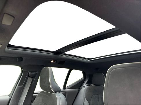 Used 2021 Volvo XC40 T5 R-Design w/ Climate Package image 25