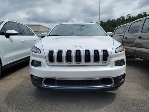 Used 2018 Jeep Cherokee Limited FWD image 2