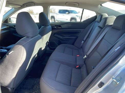 Used 2025 Nissan Altima 2.5 SV image 17