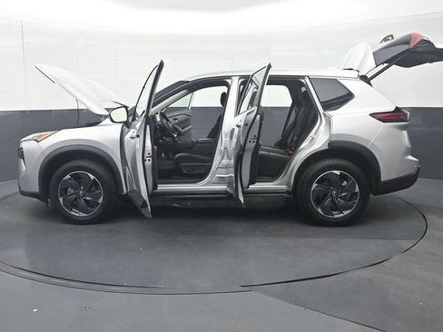 Used 2025 Nissan Rogue SV AWD/4WD image 36