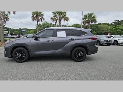 Used 2023 Toyota Highlander XLE FWD image 21