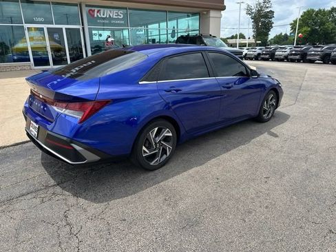 Used 2024 Hyundai Elantra SEL w/ Convenience Package FWD image 8