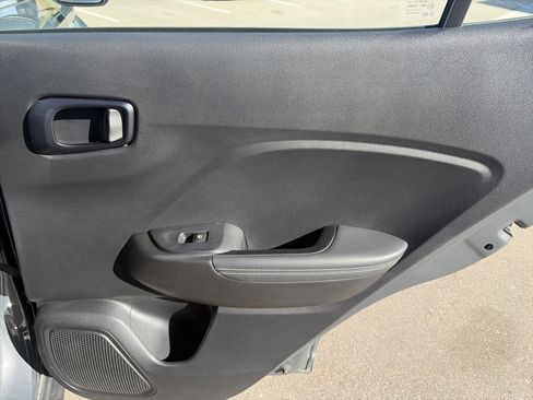 Certified 2025 Hyundai Venue Limited FWD image 20