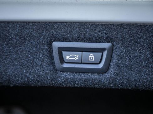 Used 2019 BMW 530e w/ Convenience Package image 37