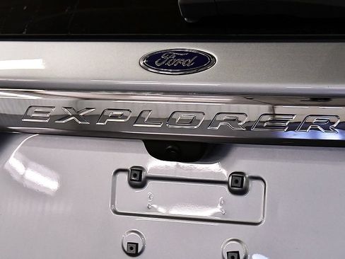 Used 2024 Ford Explorer XLT w/ Equipment Group 202A AWD/4WD image 10