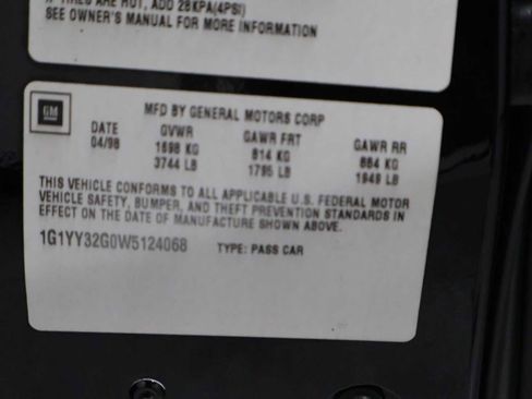 Used 1998 Chevrolet Corvette Convertible w/ Memory Pkg RWD image 33