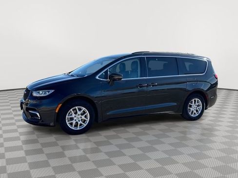 Used 2022 Chrysler Pacifica Touring-L image 1