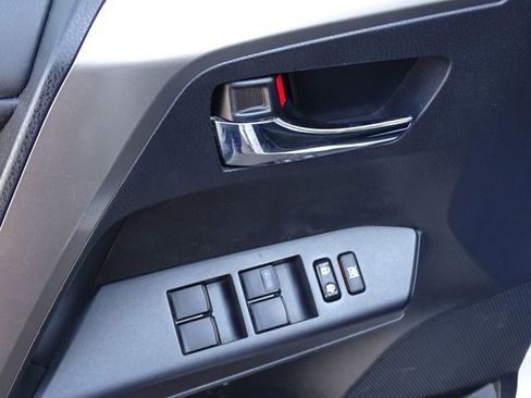 Used 2018 Toyota RAV4 LE image 27