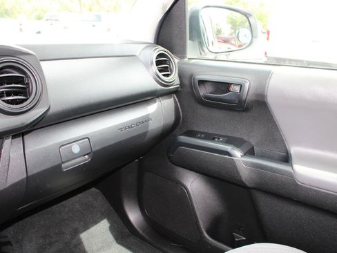 Used 2022 Toyota Tacoma SR RWD image 16
