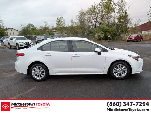 Used 2024 Toyota Corolla LE w/ LE Convenience Package AWD/4WD image 2