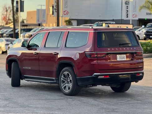 Used 2024 Jeep Wagoneer Series II image 2