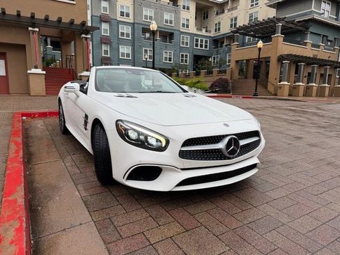 Used 2018 Mercedes-Benz SL 550 image 17