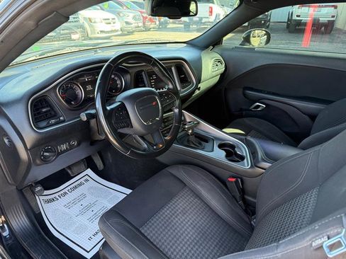 Used 2019 Dodge Challenger SXT image 5