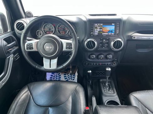 Used 2013 Jeep Wrangler Unlimited Rubicon AWD/4WD image 23