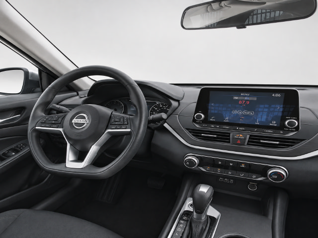 Used 2025 Nissan Altima 2.5 SV FWD image 9