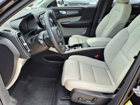 Certified 2024 Volvo XC40 B5 Plus w/ Protection Package Premier AWD/4WD image 21