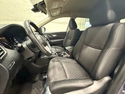 Used 2019 Nissan Rogue SV image 16