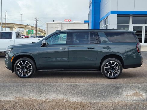 New 2026 Chevrolet Suburban RST image 2