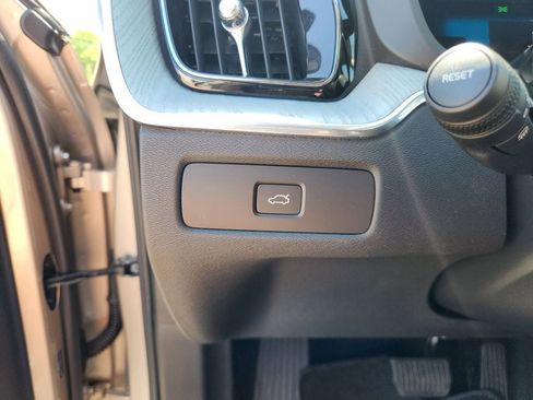 Certified 2025 Volvo XC60 B5 Plus AWD/4WD image 18