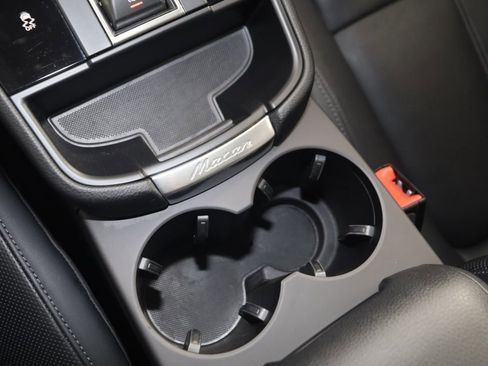 Used 2025 Porsche Macan image 33