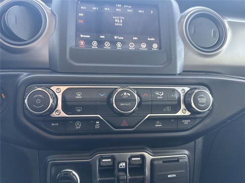 Used 2022 Jeep Wrangler Unlimited Sport AWD/4WD image 13