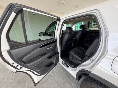 Used 2025 Honda Pilot EX-L image 18