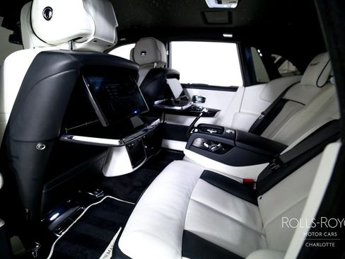 Used 2018 Rolls-Royce Phantom Sedan RWD image 20