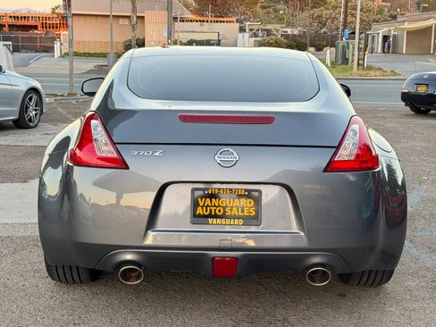Used 2014 Nissan 370Z Coupe RWD image 38
