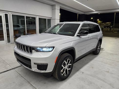New 2025 Jeep Grand Cherokee L Limited w/ Luxury Tech Group II AWD/4WD image 2