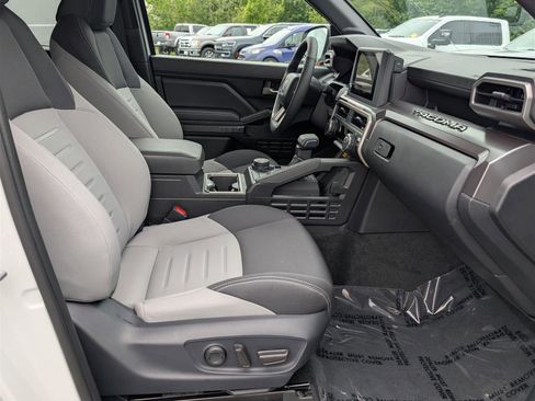 Used 2025 Toyota Tacoma TRD Sport w/ TRD Sport Upgrade Package image 11