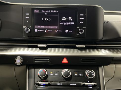 Used 2024 Kia Carnival LX FWD image 12