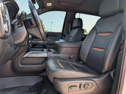 Used 2022 GMC Sierra 2500 AT4 w/ AT4 Premium Plus Package AWD/4WD image 17