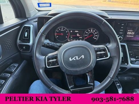 Certified 2022 Kia Sorento SX image 19