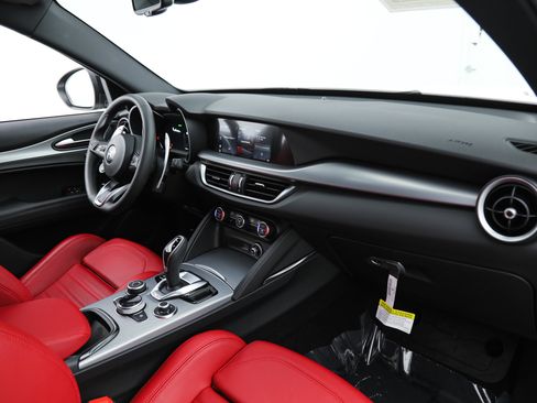 New 2025 Alfa Romeo Stelvio Sprint w/ Veloce Package AWD/4WD image 10