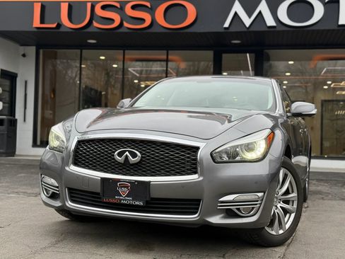 Used 2015 INFINITI Q70 3.7 image 1