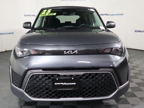 Used 2025 Kia Soul LX w/ LX Technology Package FWD image 12