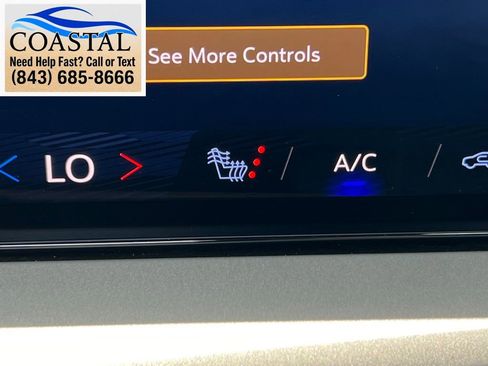 Used 2025 Chevrolet Traverse LT FWD image 45