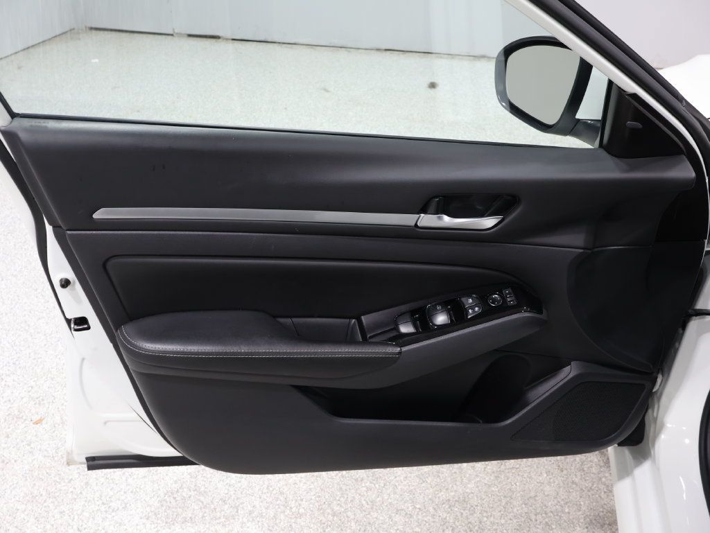 Used 2023 Nissan Altima 2.5 SV FWD image 12