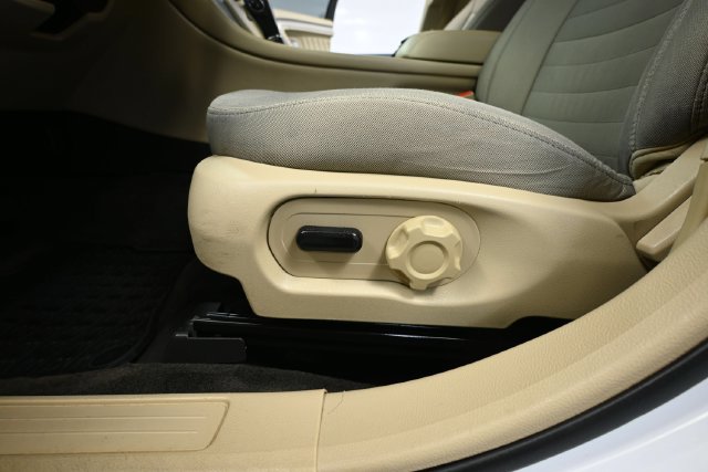 Used 2018 Ford Taurus SE FWD image 15