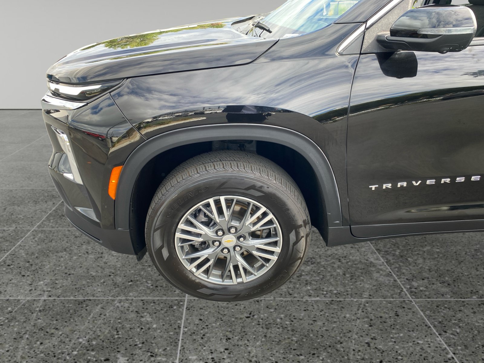 Used 2024 Chevrolet Traverse LT FWD image 14